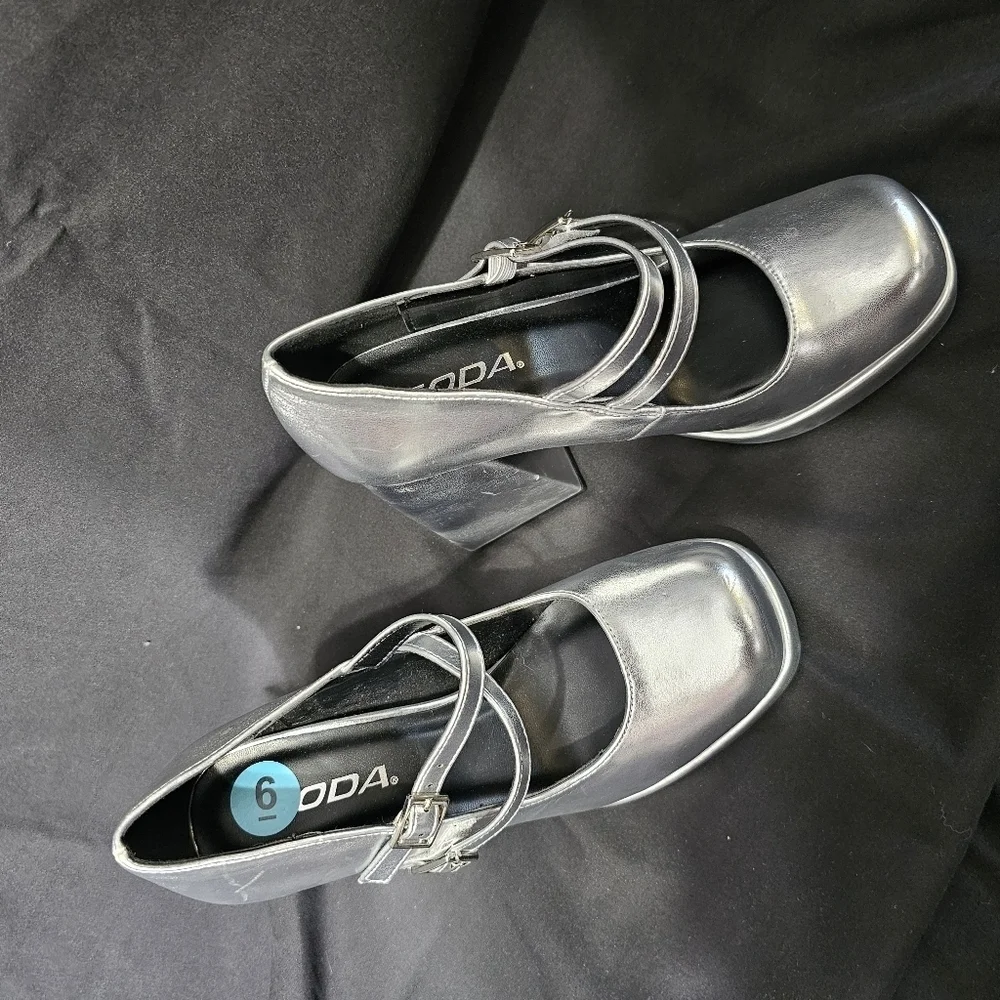 Soda chrome platform heels size 6 New no tags